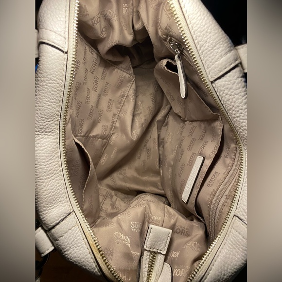 Beautiful White Leather Michael Kors Shoulder Bag in Excellent Condition - Picture 9 of 12